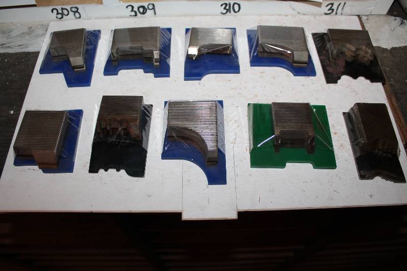 lot 419 image: 10 misc. small profile blades