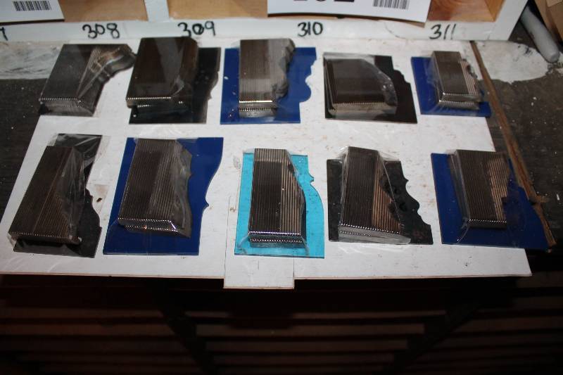 lot 421 image: 10 misc. small profile blades