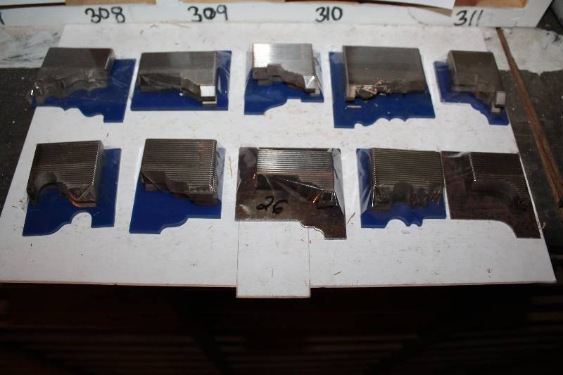 lot 424 image: 10 misc. small profile blades