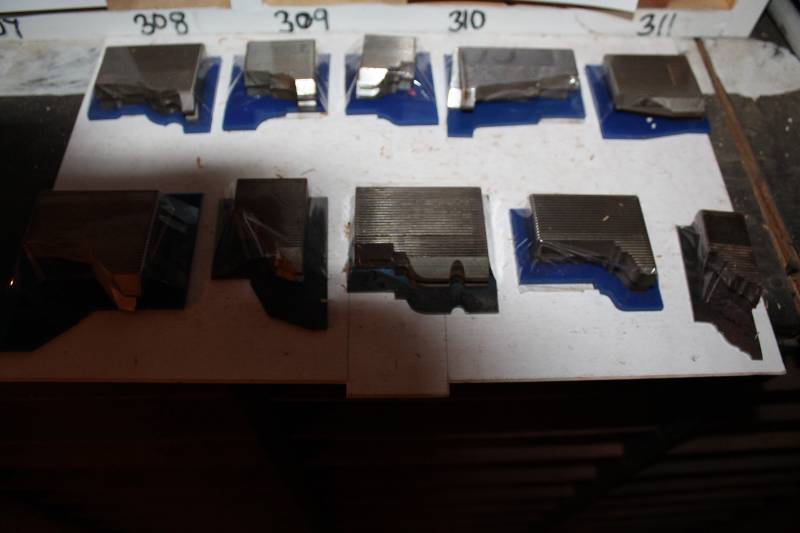 lot 425 image: 10 misc. small profile blades