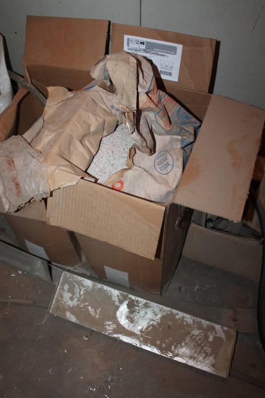 lot 522 image: Bag of floor dry