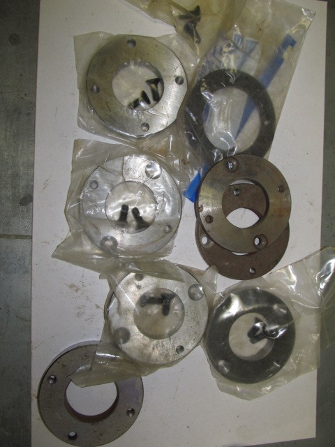 lot 553 image: Lot of Metal Flanges
