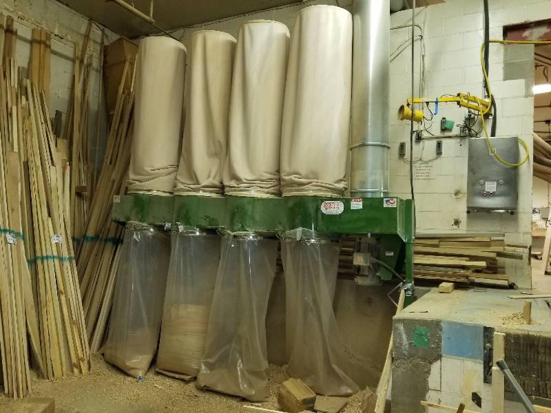 lot 18 image: Dust Technology Inc DT-200 Dust Collector.