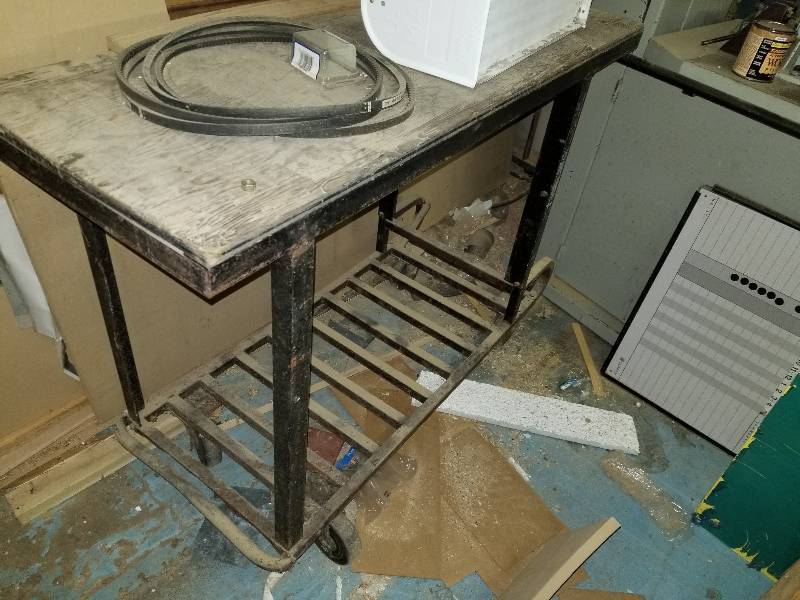 lot 174 image: metal rolling table 48long x 48tall