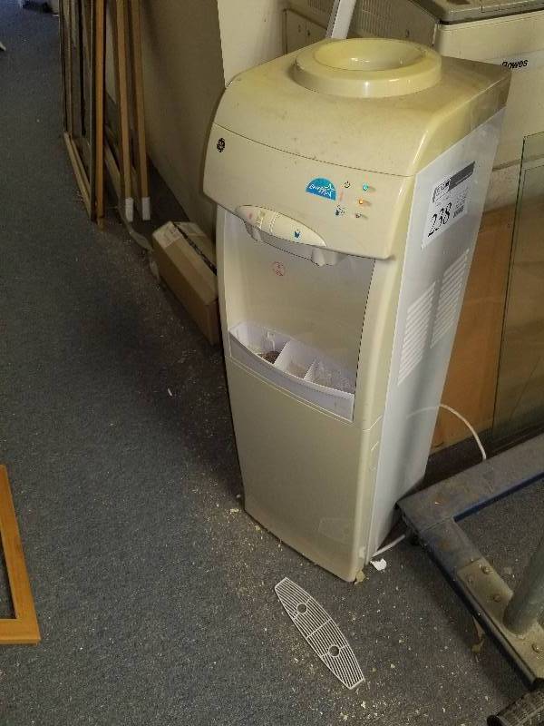 lot 238 image: Water cooler