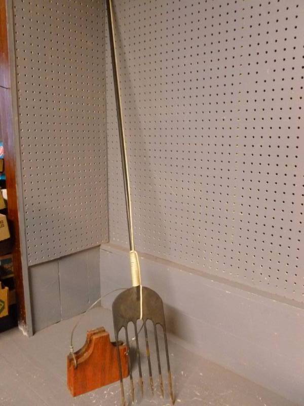 Dark House Spear