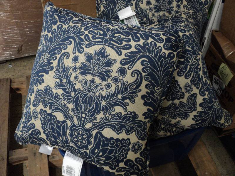 blue tote with 6 pillows, 4 are 15i...