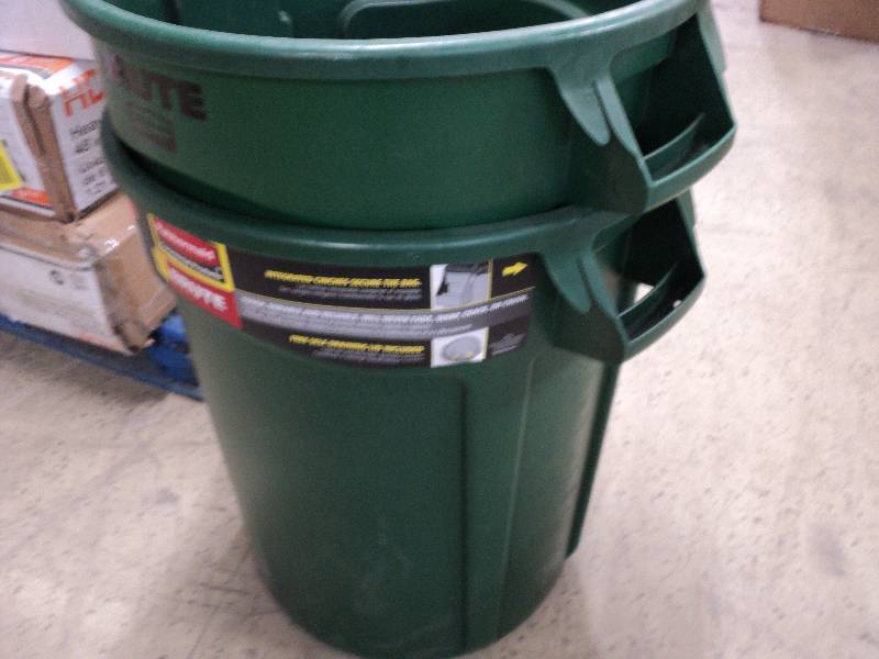 2 brute rubbermaid 32 gal container...