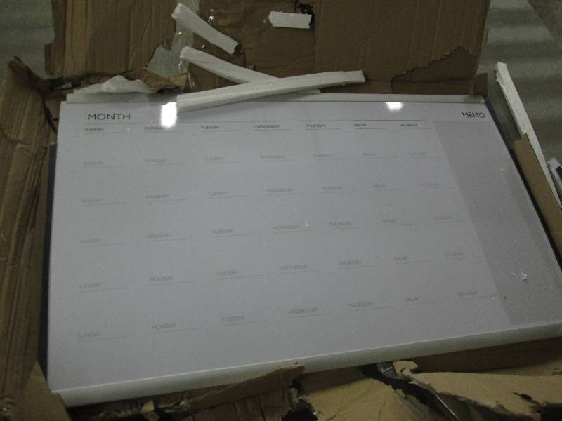Quartet 30 Day White Board -damaged...