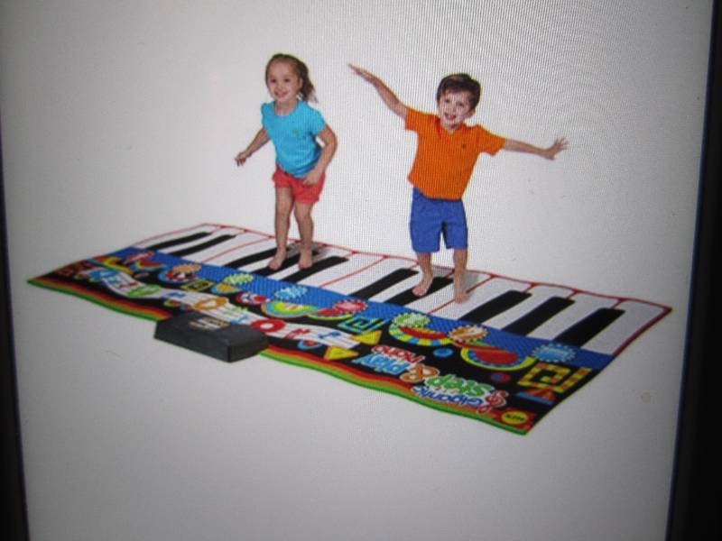 Gigantic Step & Play Piano 71 x 29...