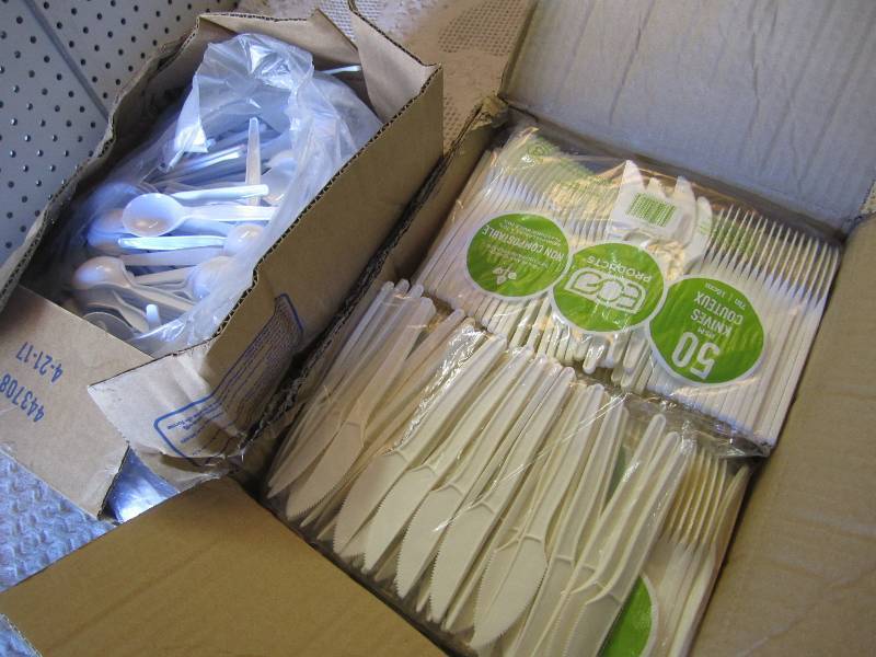 2 Cases Plastic Soup Spoons and Kni...
