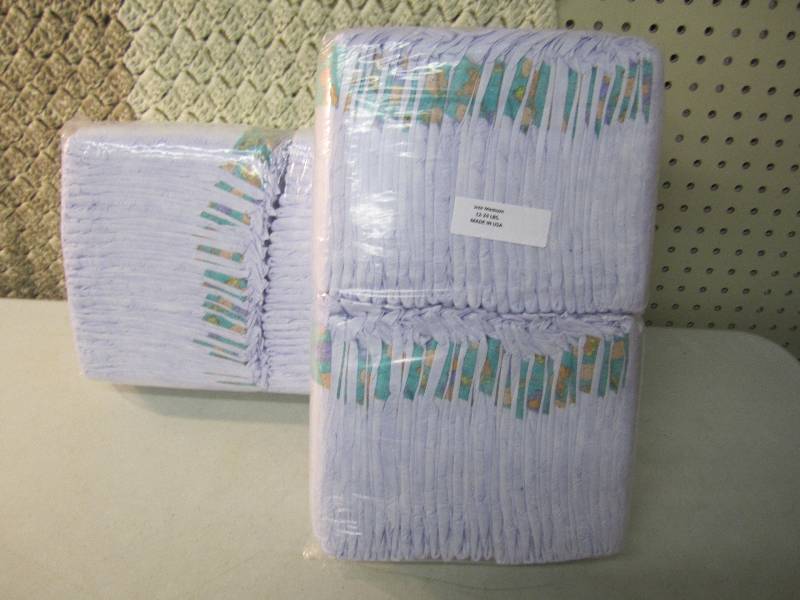 Lot of 100 Medium Diapers 12-24 pou...