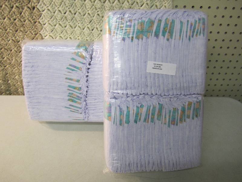 Lot of 100 Medium Diapers 12-24 pou...