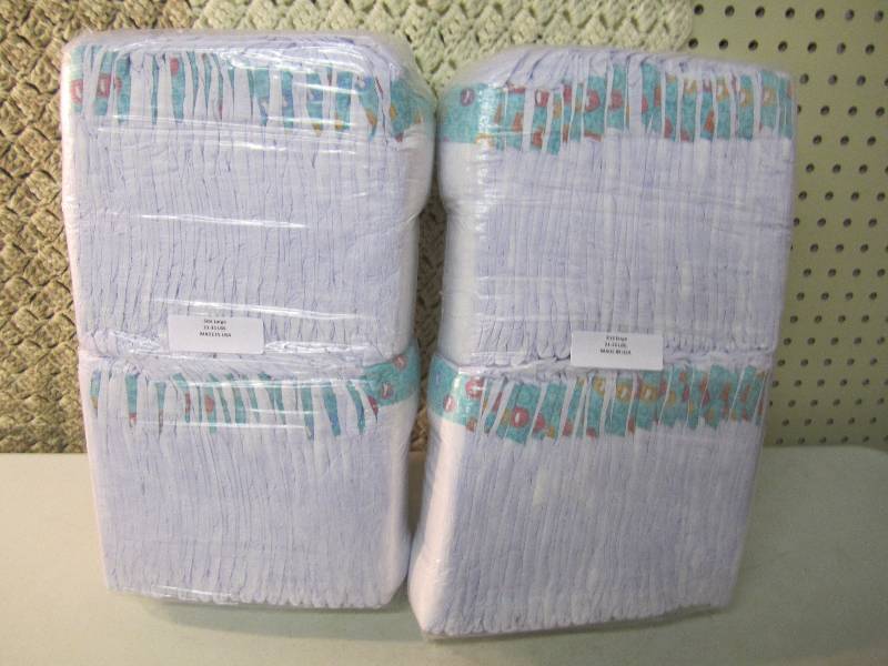 Lot of 100 Large Diapers 21-35 poun...