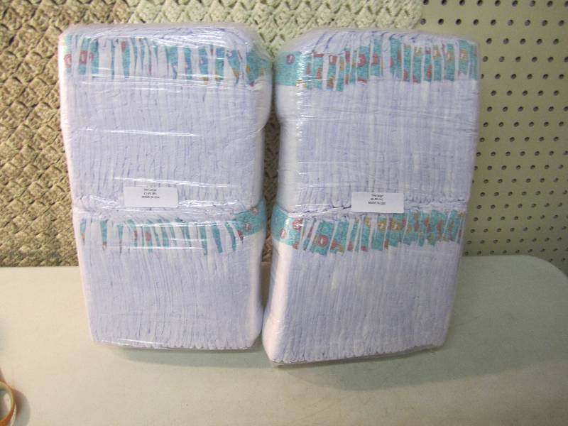 Lot of 100 Large Diapers 21-35 poun...