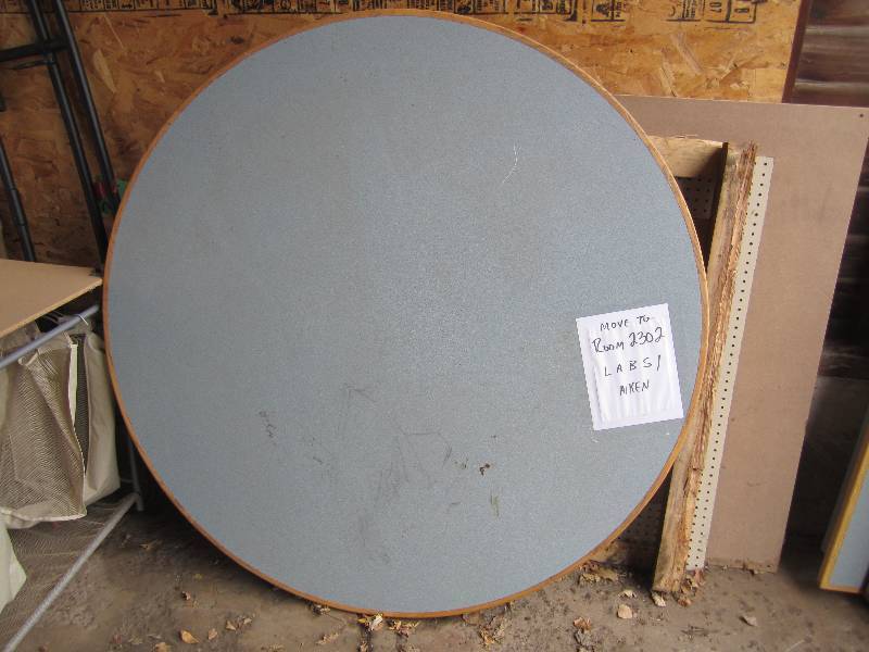 Round 5 foot Table - Legs removed f...