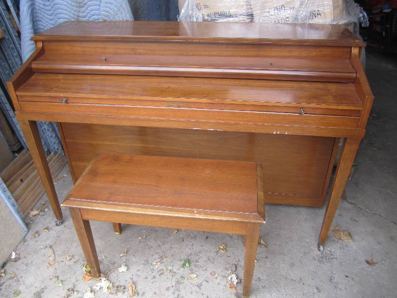 Aldrich Piano with Bench All keys p...