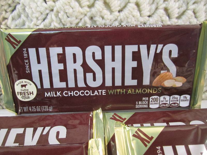 Lot of 11 X-Large Hersheys Milk Cho...