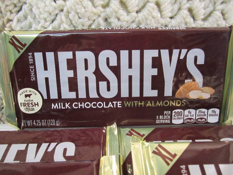 Lot of 11 X-Large Hersheys Milk Cho...