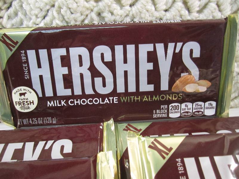 Lot of 11 X-Large Hersheys Milk Cho...