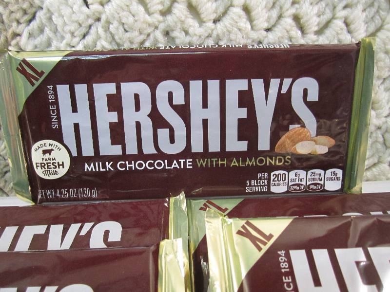 Lot of 11 X-Large Hersheys Milk Cho...