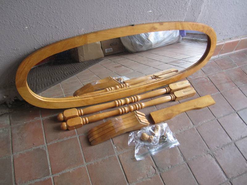 Stand-Up Swivel Mirror Looks to be ...