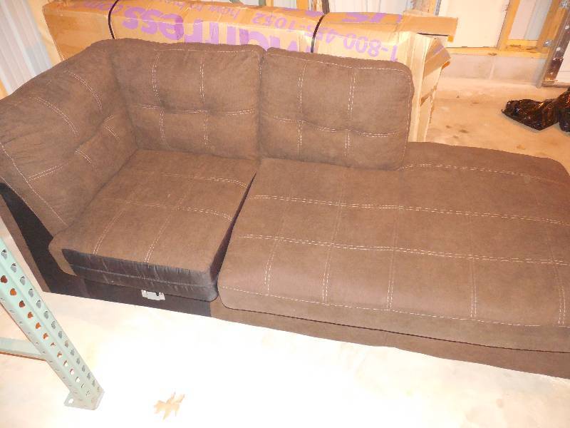 lot 87 image: PART OF SECTIONAL SOFA