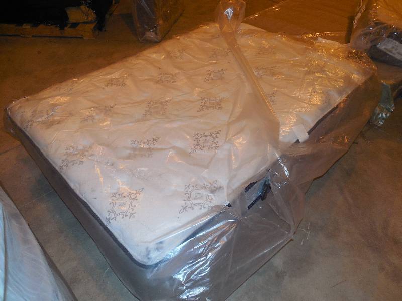 lot 34 image: Serta Morning Light Firm Perfect Sleeper Mattress & Box Spring Set - Full