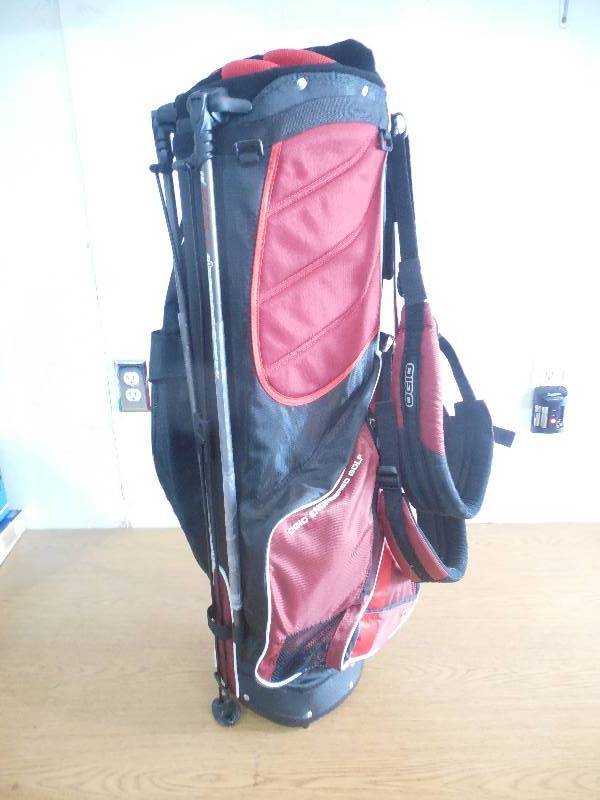lot 13 image: OGIO GOLF BAG