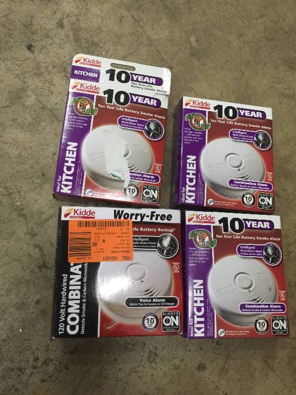 lot 39 image: Kidde 10 Year Life Battery Smoke Alarm - Lot of 4 OPEN BOX NEVER USED