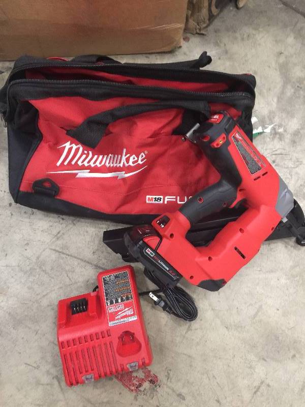 lot 41 image: Milwaukee 15 GA Finish Nailer IN LIKE NEW CONDITIONS