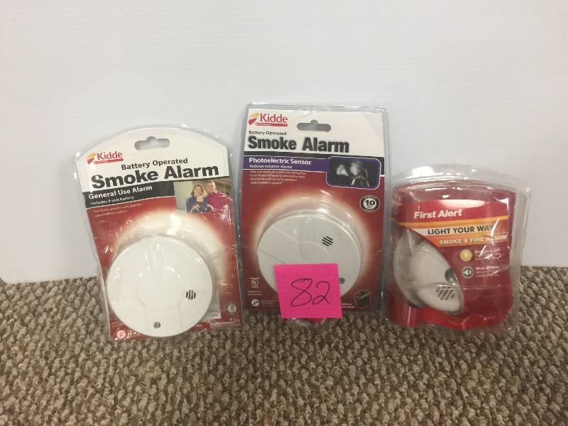 lot 82 image: Kidde  Hardwire Wireless Inter-Connectable 120-Volt Smoke Alarm with Battery Backup open box never used