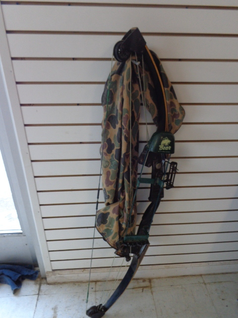 lot 17 image: Compound Bow and Cloth Cover