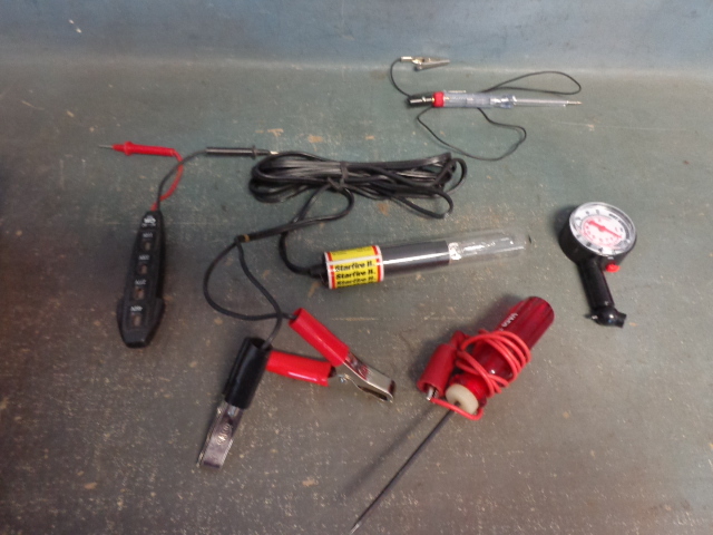 lot 41 image: Testers and 12 Volt Light