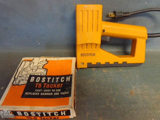 lot 49 image: Electric Staple Gun
