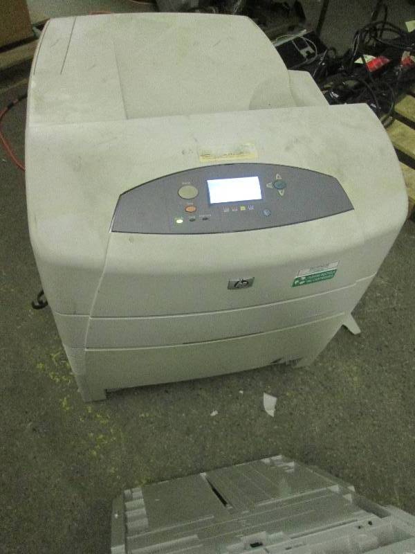 lot 408 image: Hp color laser jet 5550n powers on ...