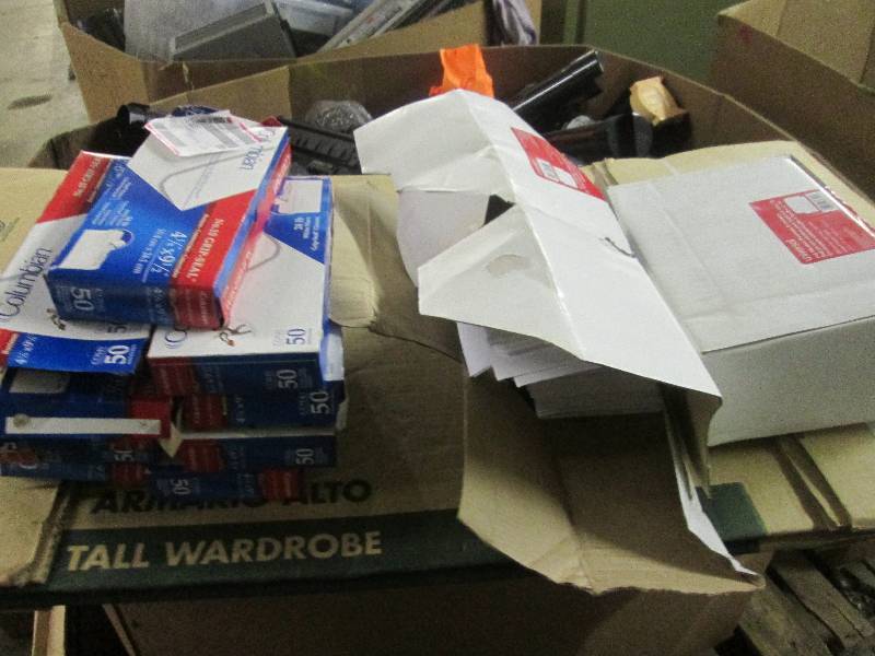 lot 8 image: lot of envelopes ...