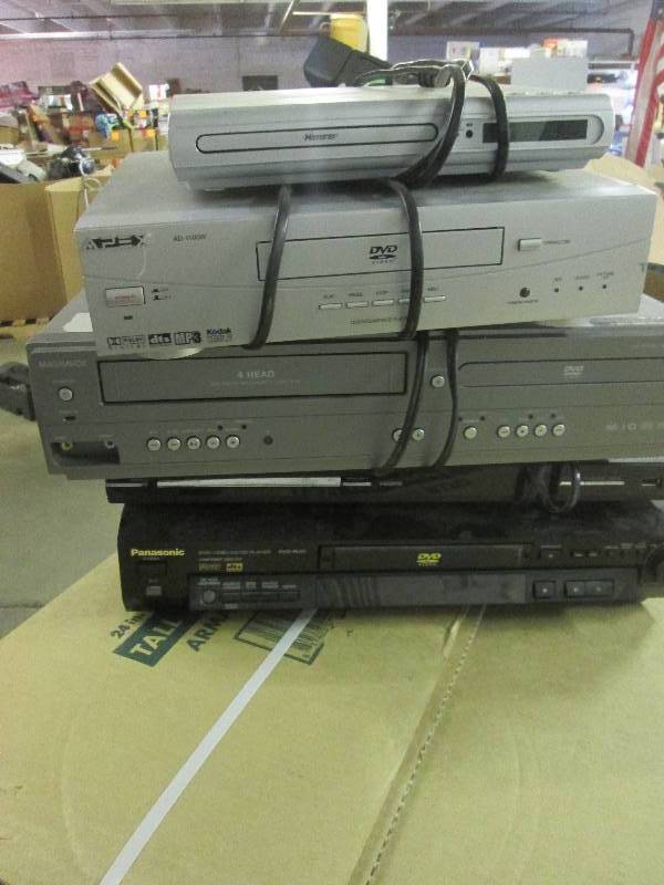 lot 410 image: 5 dvd players all power on ...