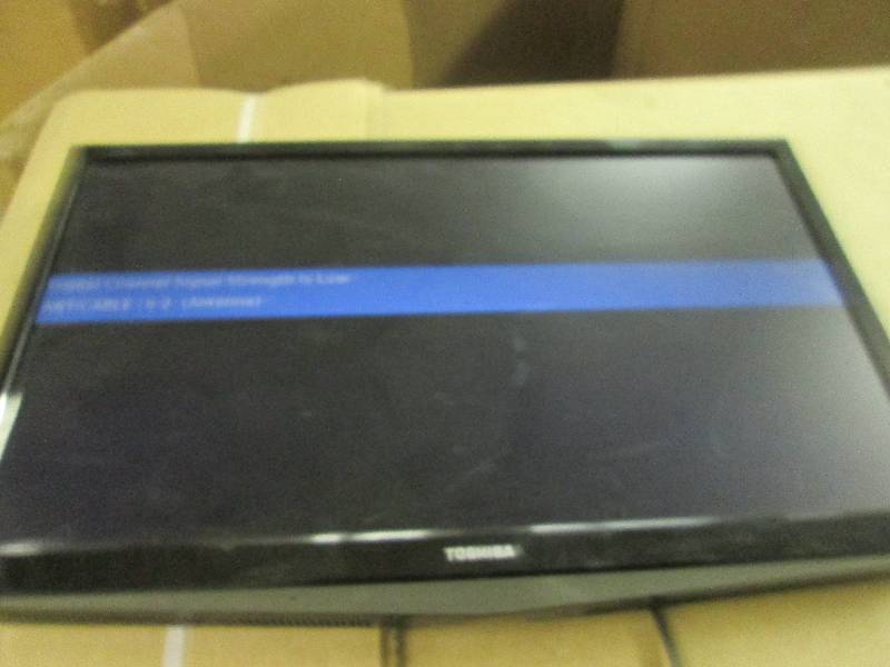 lot 414 image: toshiba 24 tv works no base ...