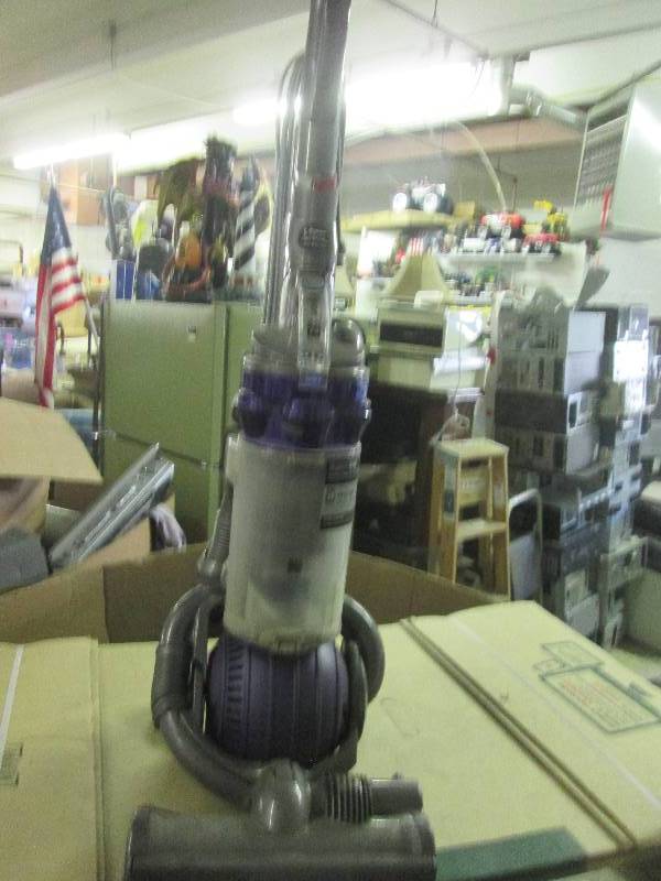 lot 415 image: dyson ball works needs a belt ...