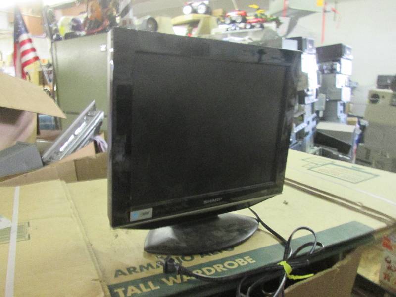 lot 426 image: sharp 15 LCD tv tested and works ...