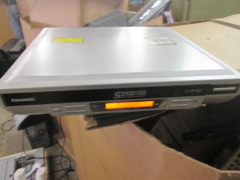 lot 435 image: Kawasaki 5 dvd-cd player powers on ...