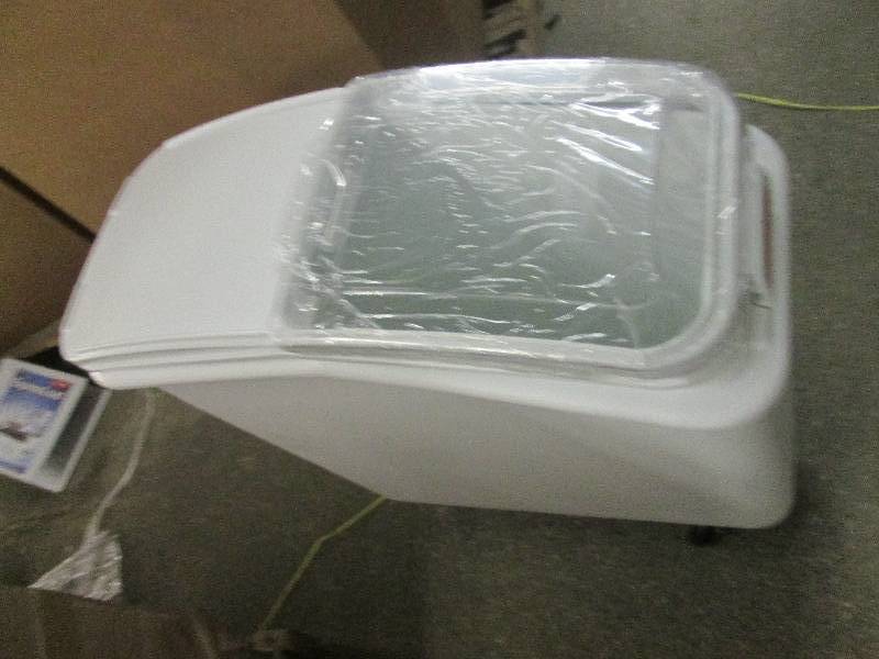 lot 41 image: rubbermaid 2.8cuft ingredient bin w...
