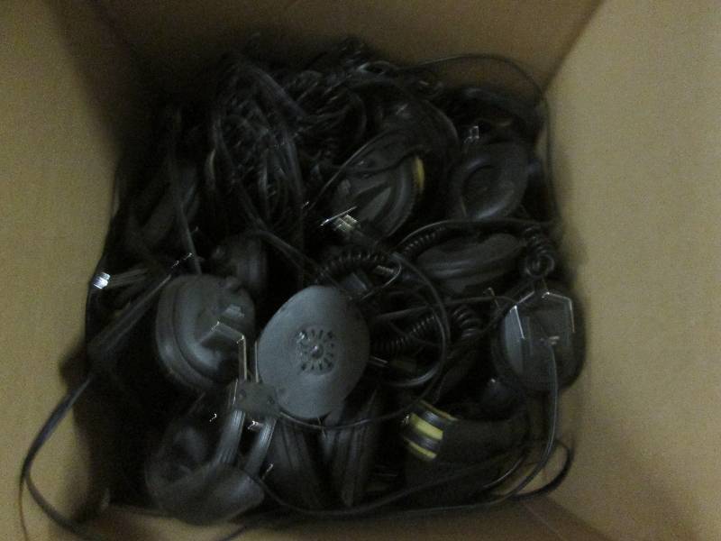 lot 447 image: lot of caliphone head phones untest...