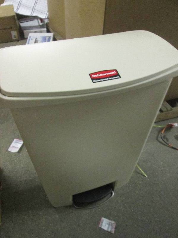 lot 47 image: rubbermaid 90L garbage can ...