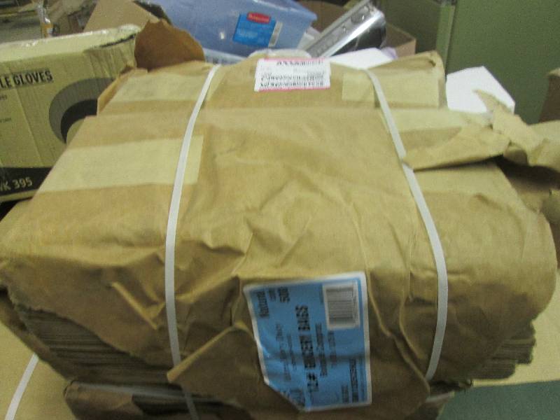 lot 65 image: 500 #12 brown grocery bags ...