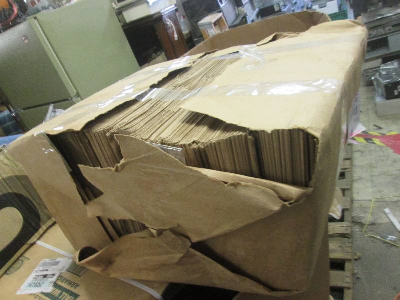 lot 66 image: 16 BBL 75# paper grocery bags 400p...