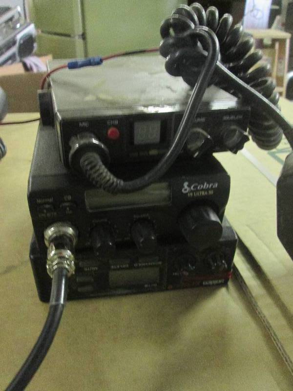 lot 477 image: 3 cbs and a rear window defroster ...