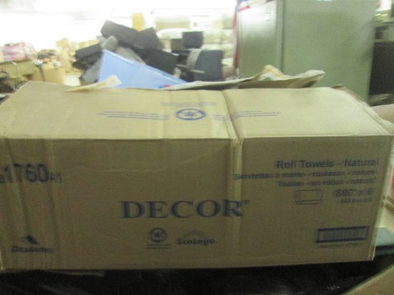 lot 59 image: 4 rolls of paper towels ...