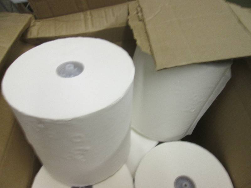 lot 232 image: 5 rolls of white paper towels ...